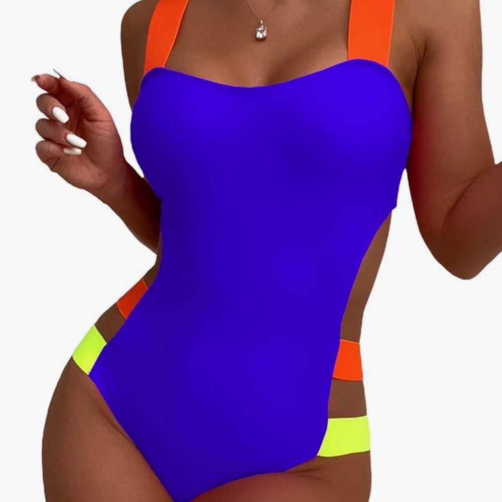 WDIRARA Women's Color Block Cut Out One Piece Swimsuit Monokini Swimwear -NEW